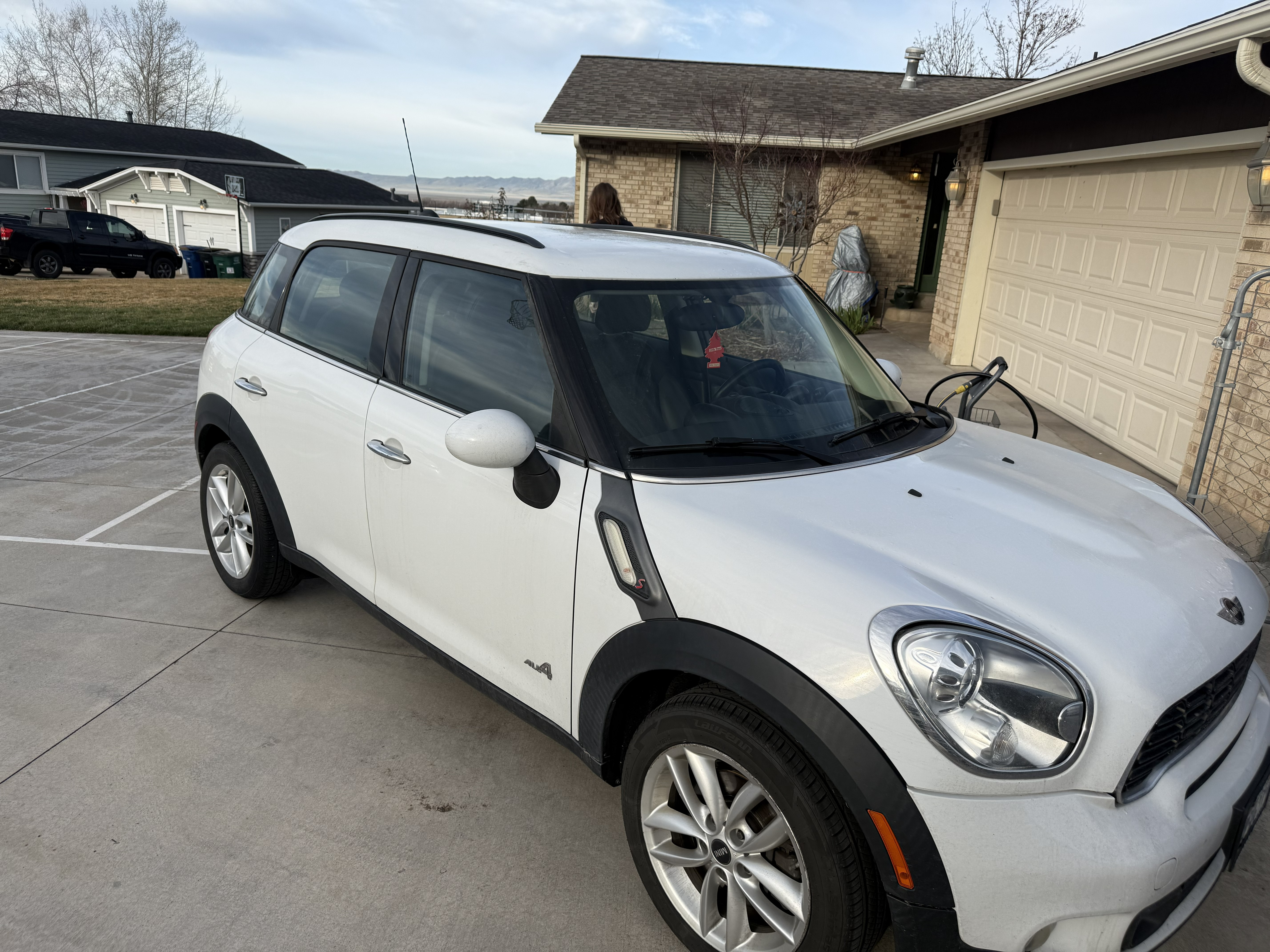 Mini Cooper Countryman pre-wash – side profile with buildup
