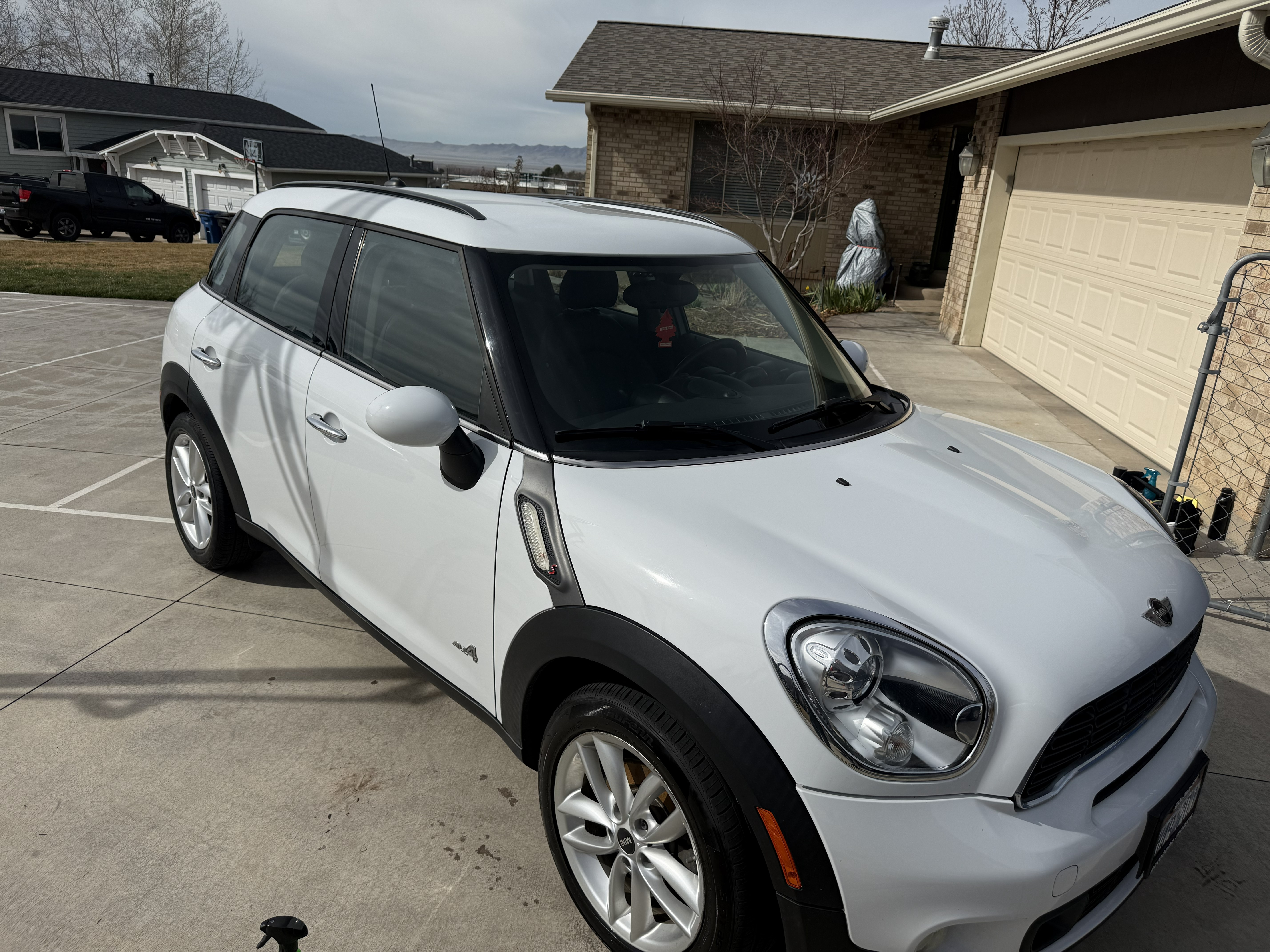 Mini Cooper Countryman post-wash – fresh shine without protection