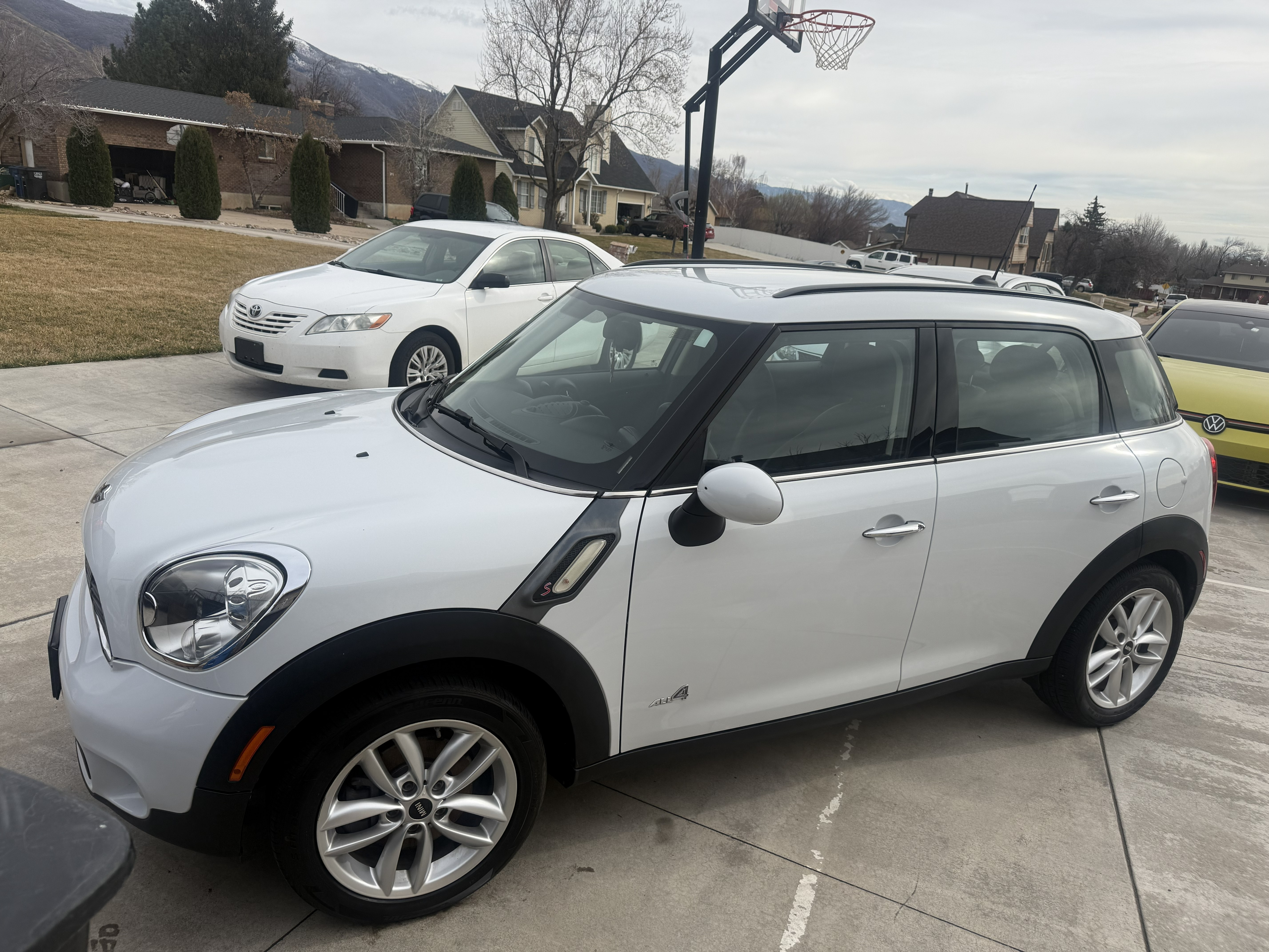 Mini Cooper Countryman after ceramic – extreme hydrophobic water beading