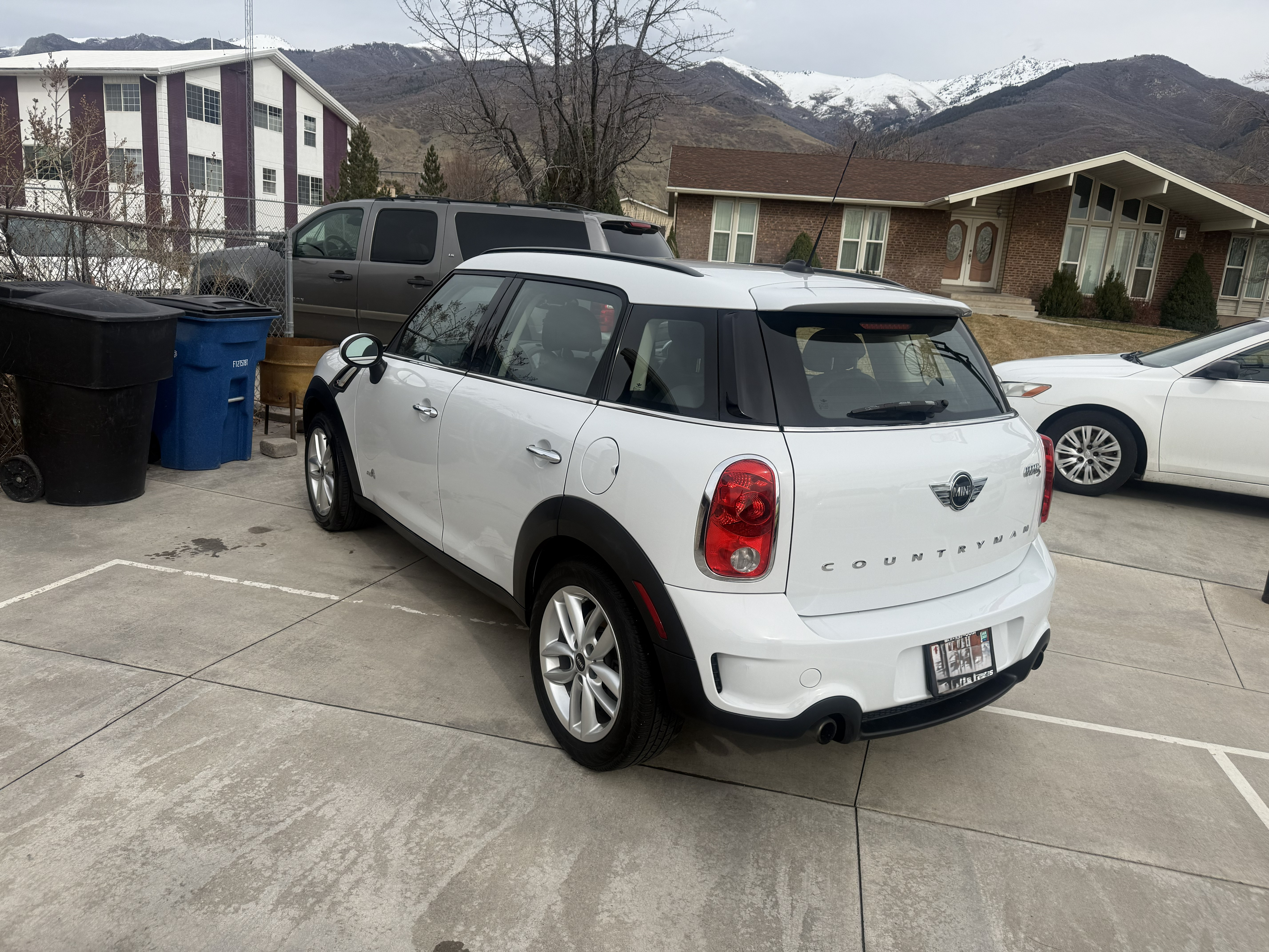 Mini Cooper Countryman after ceramic – mirror-like reflection