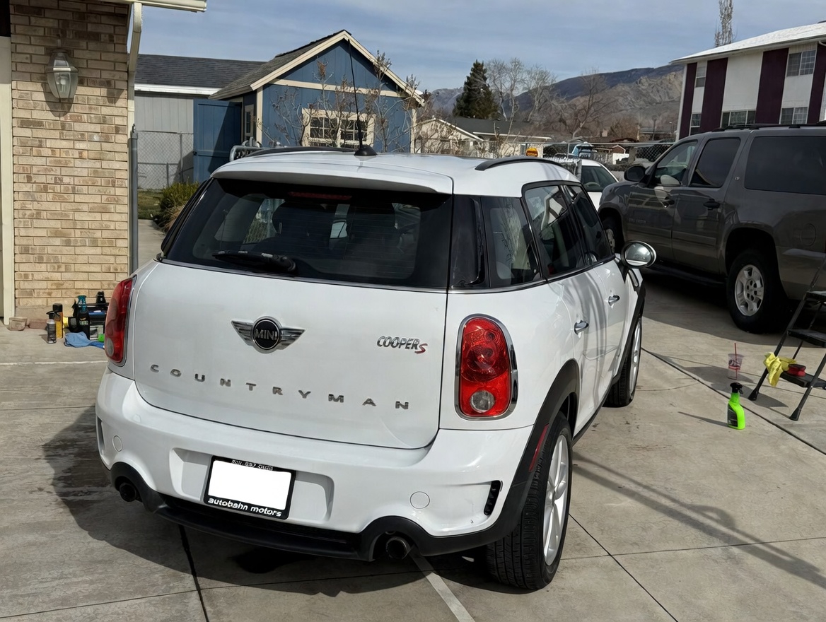 Mini Cooper Countryman after wash – clean panels and wheels